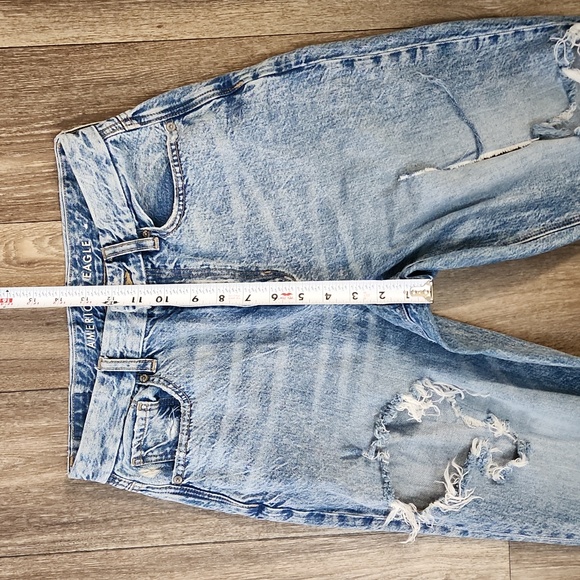 American Eagle Curvy Mom Jean High Waist Distressed Tapered Leg Acid Jeans 2R - Picture 6 of 8